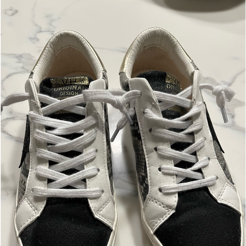 Vintage Havana sneakers, hardly worn and in excellent condition!